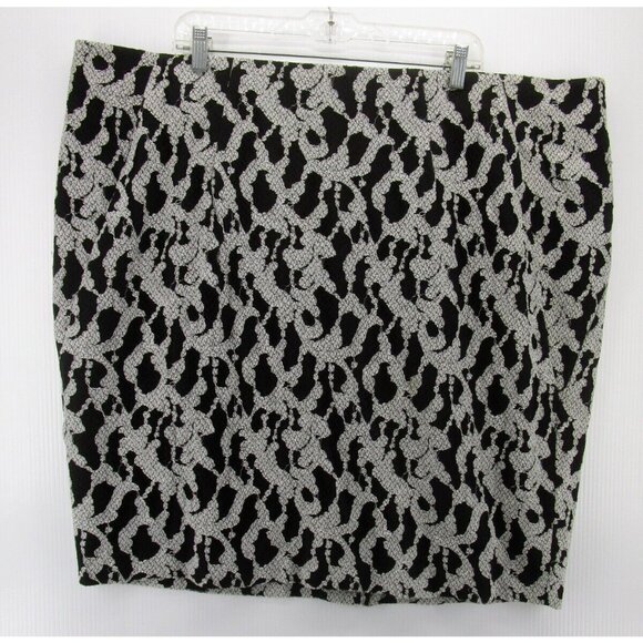 Lane Bryant Dresses & Skirts - Lane Bryant Skirt 28 Plus Straight Pencil Career Slit Floral Casual